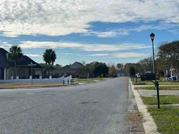 Exterior Neighborhood (street photo)