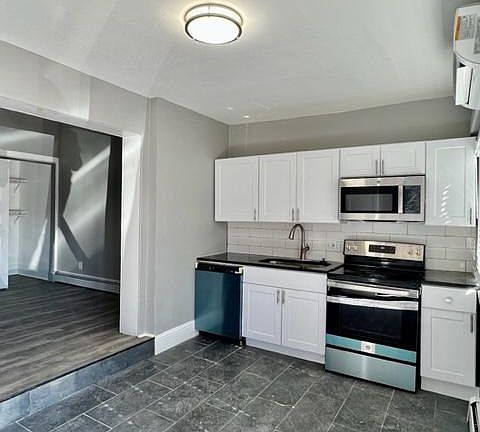 2nd image of 825 12th St Unit 1