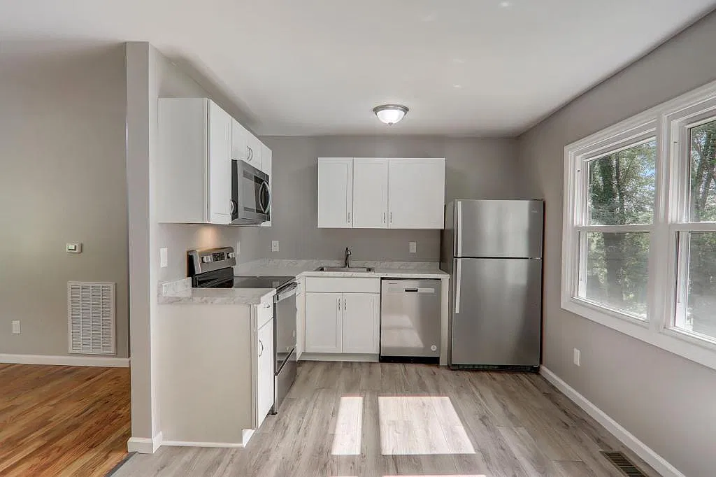 89 Grandview Rd — Photo 3