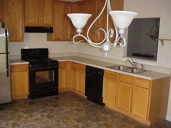Large Eat-In Kitchen