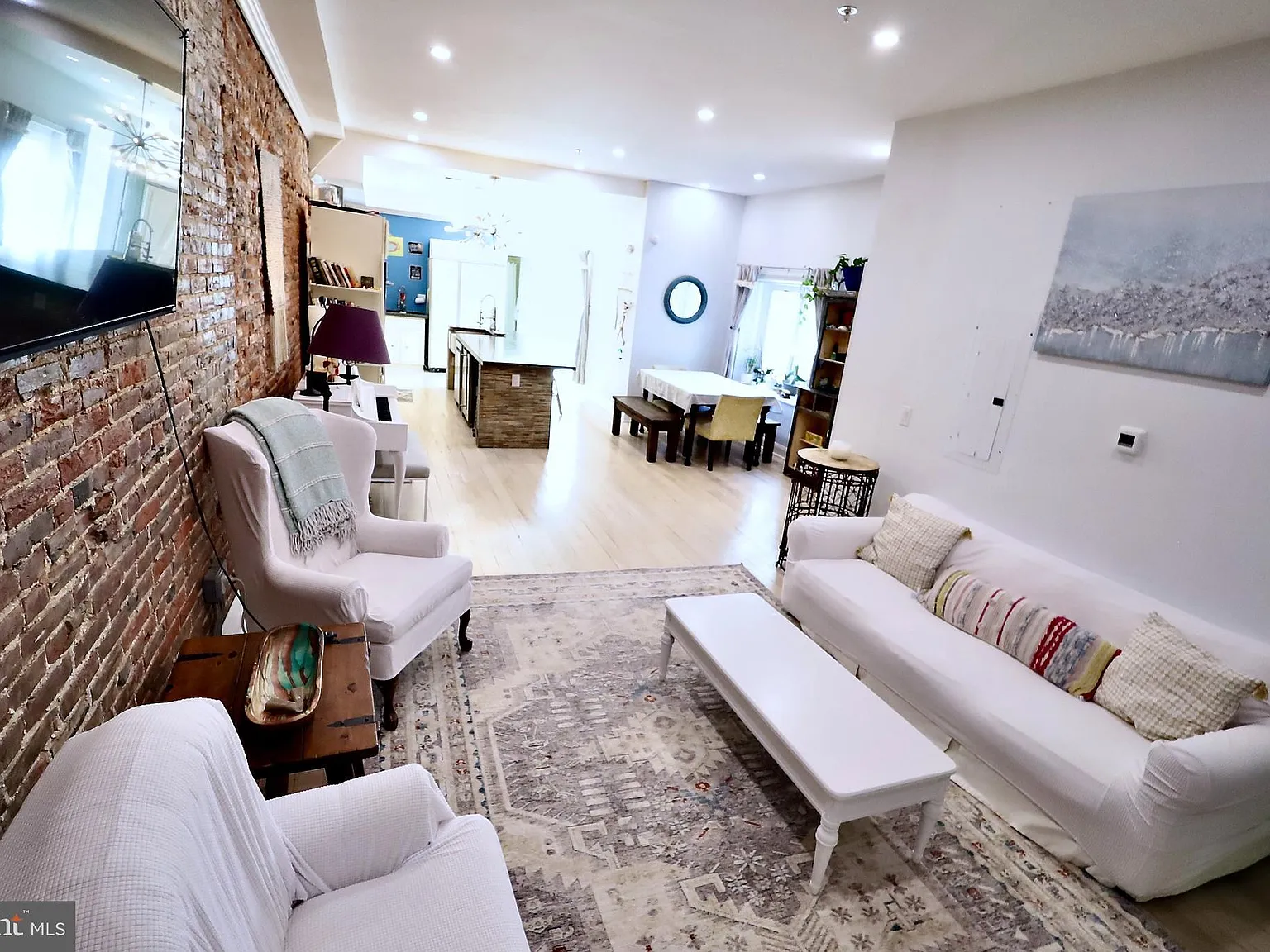 4 bed, 5165 sqft, $3,950 — Photo 4