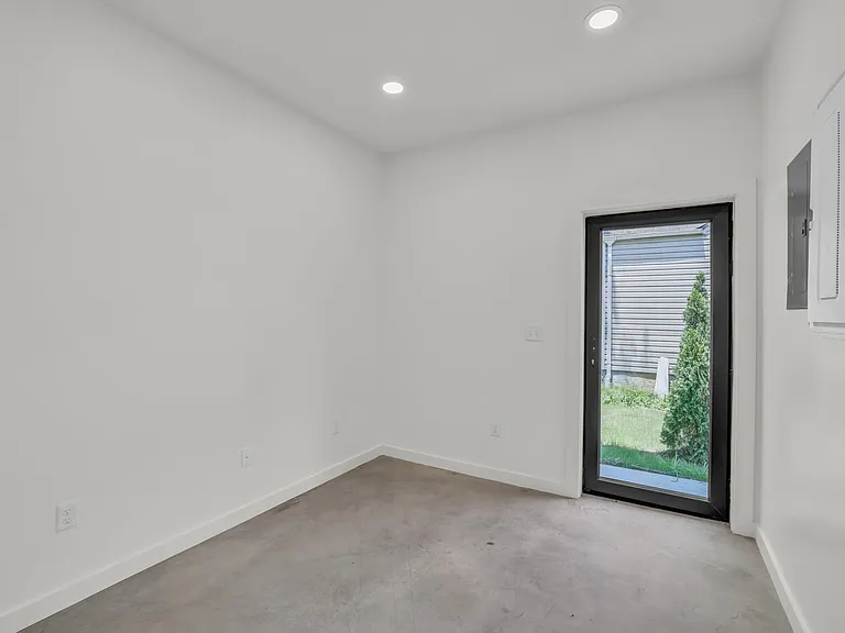 2227 Bailey Ave — Photo 26