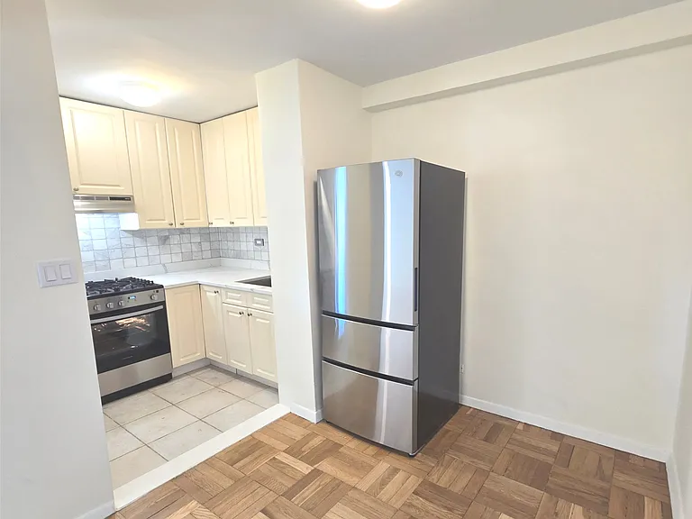 460 E 79th St #12C — Photo 5