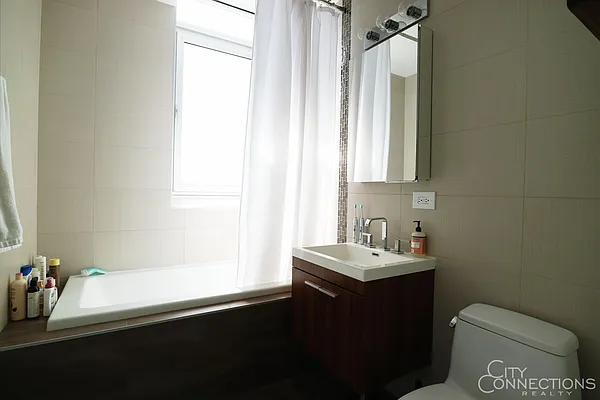 Rented by City Connections Realty | media 8