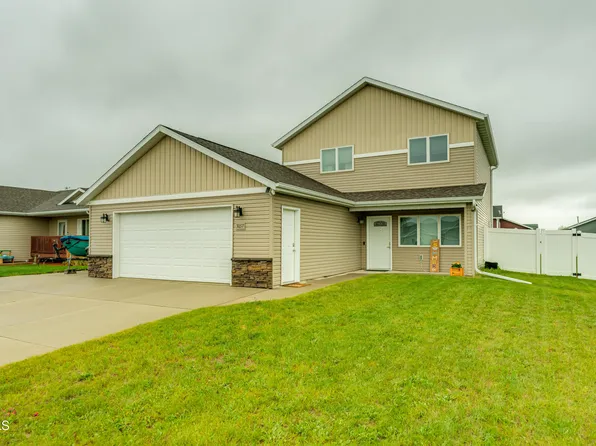 3057 Whitlow St, Bismarck, ND 58504