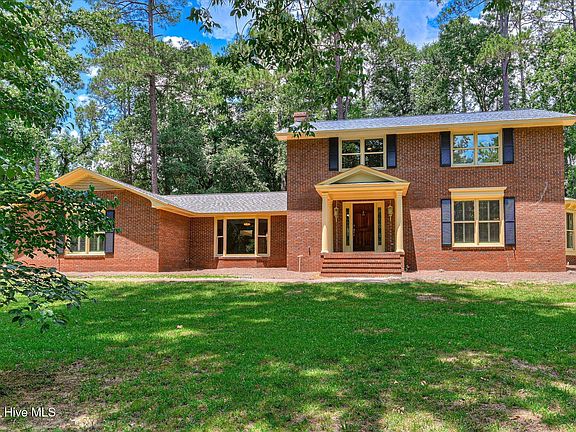 2nd image of 706 Wood Valley Road