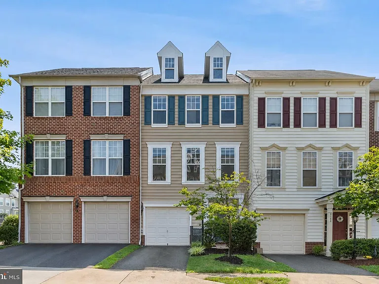 9147 Ribbon Falls Loop — Photo 1