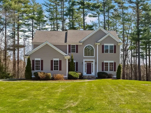 9 Chrisjenn Brooke Ln, Lakeville, MA 02347