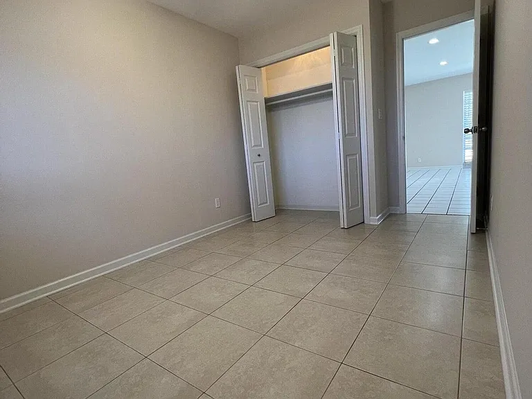 499 W Conference Dr — Photo 12