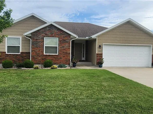 1302 Mill Rd, Pittsburg, KS 66762