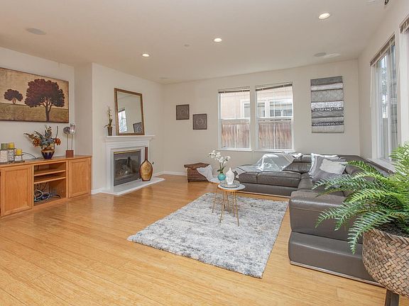 3rd image of 34467 Torrey Pine Ln