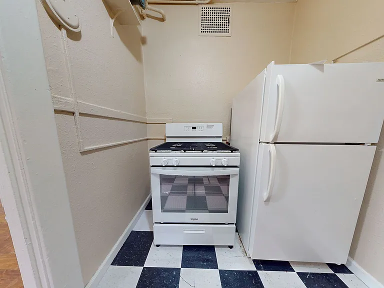 Roycroft Apartments — Photo 45