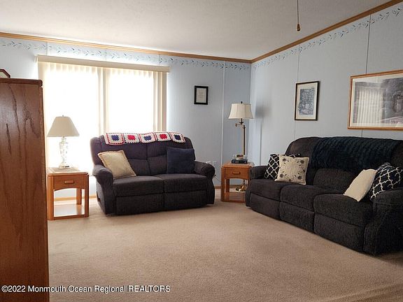 4th image of 721 Evergreen Ct