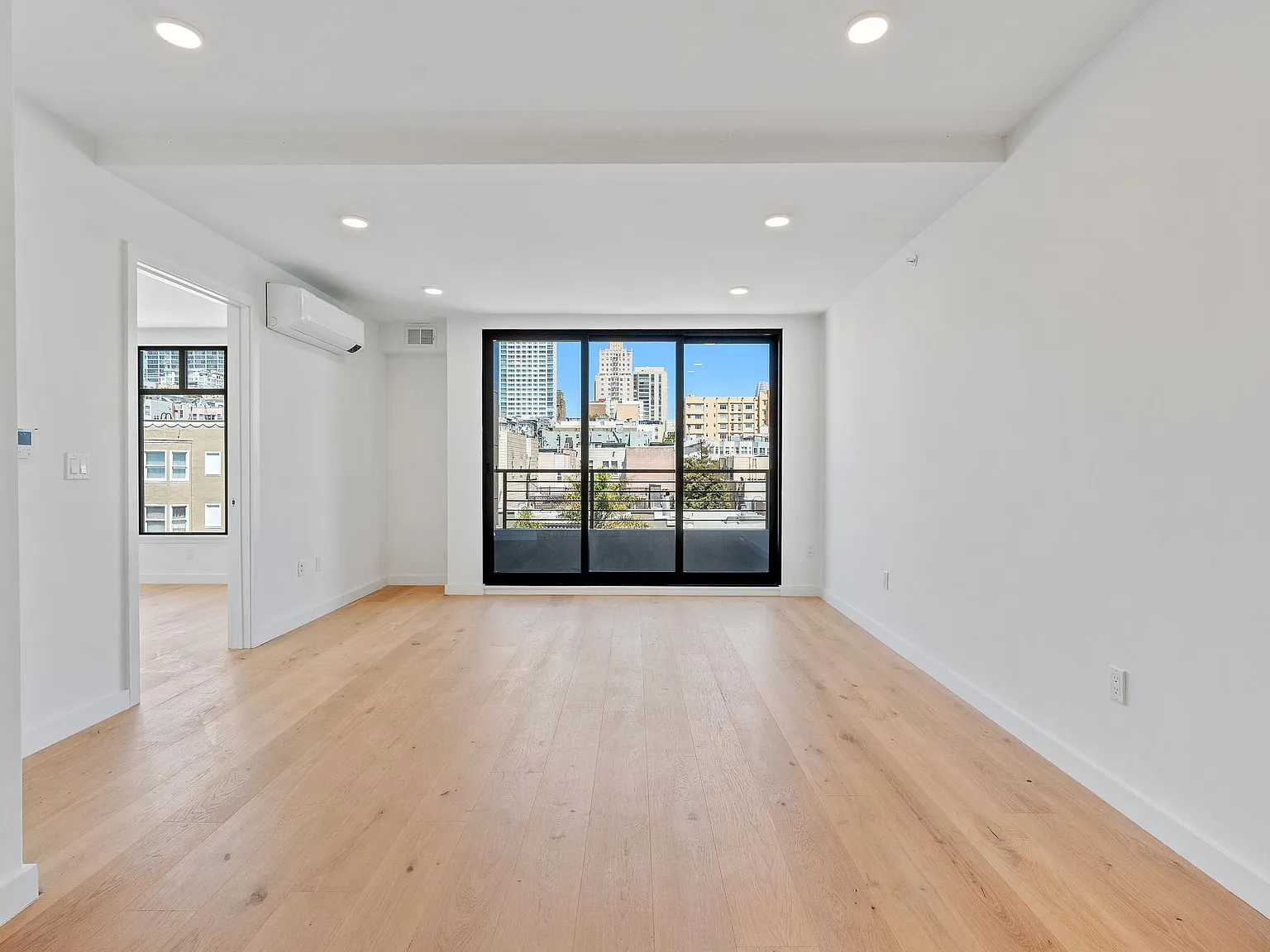 2 bed, 856 sqft, $6,850 — Photo 4
