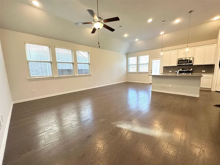 716 Monarch Ln — Photo 3