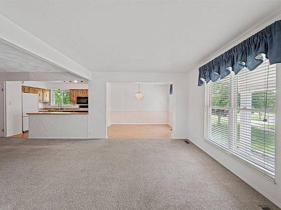5th image of 3014 Hidden Acres Ct