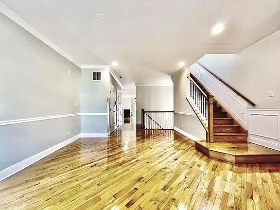 3rd image of 2904 N Washtenaw Ave #1
