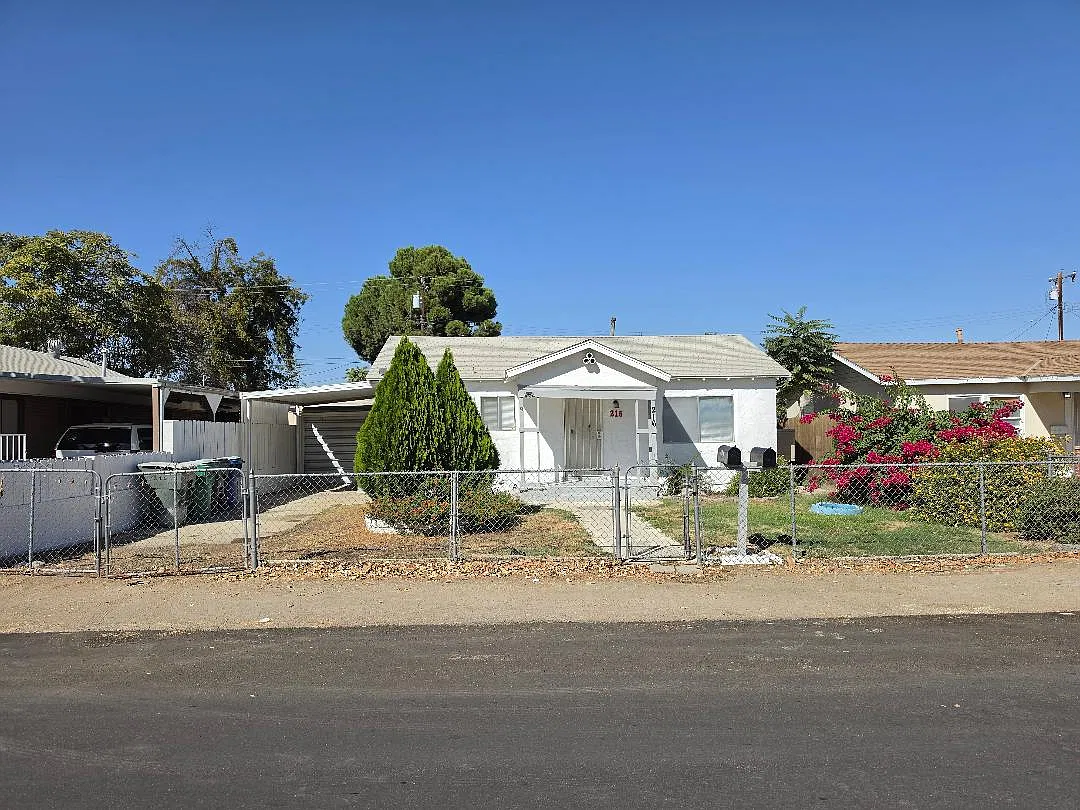 Moneta Ave, Bakersfield — Photo 3
