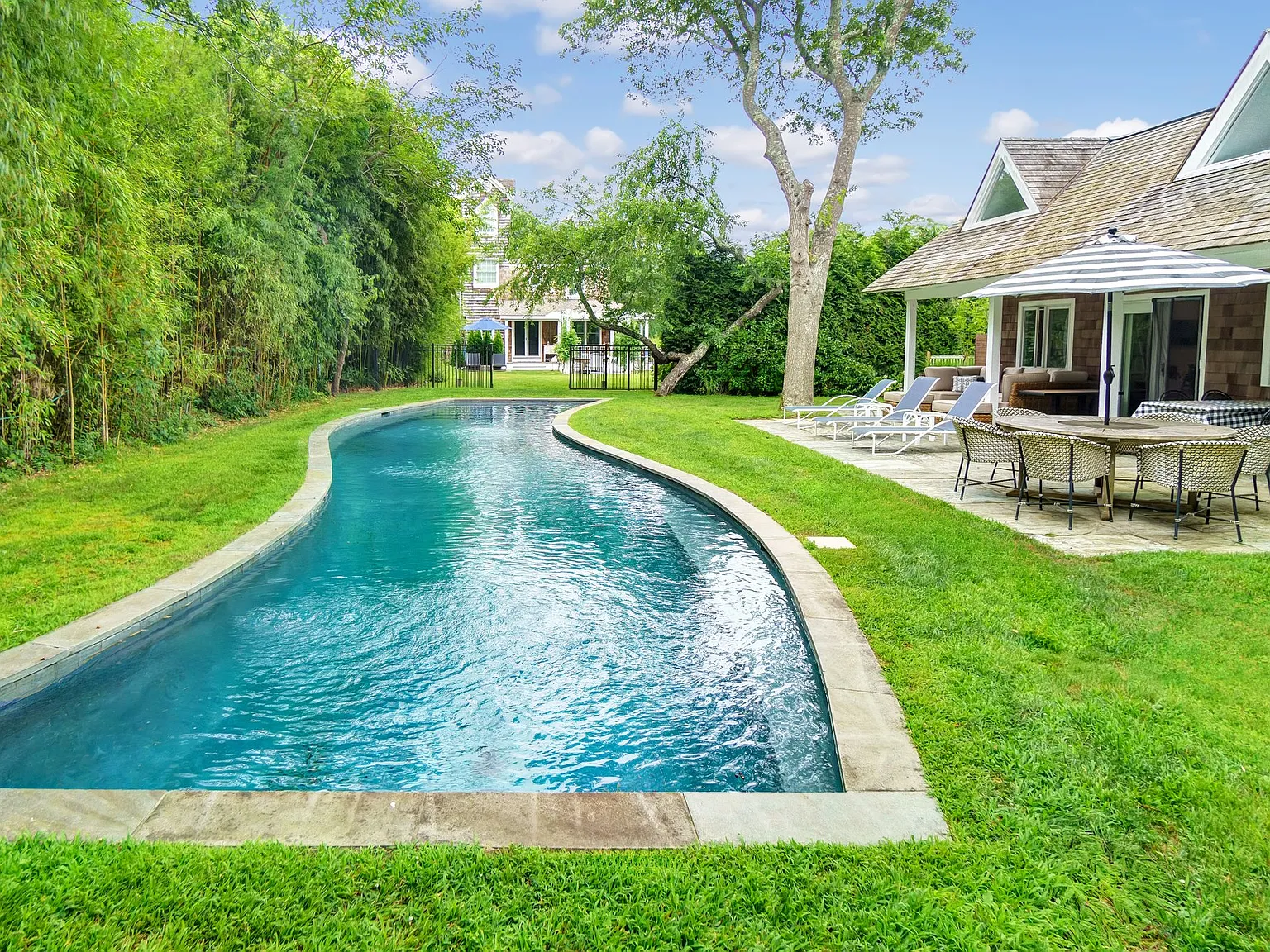Summer in the heart of Westhampton Beach — Photo 2