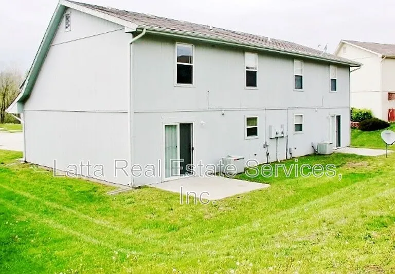 1834 Kingbird Ln — Photo 2