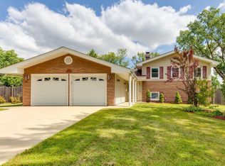 1325 Hassell Dr, Hoffman Estates, IL 60169