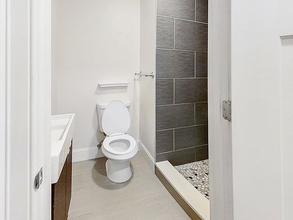 5th image of 21 Caldwell St #1