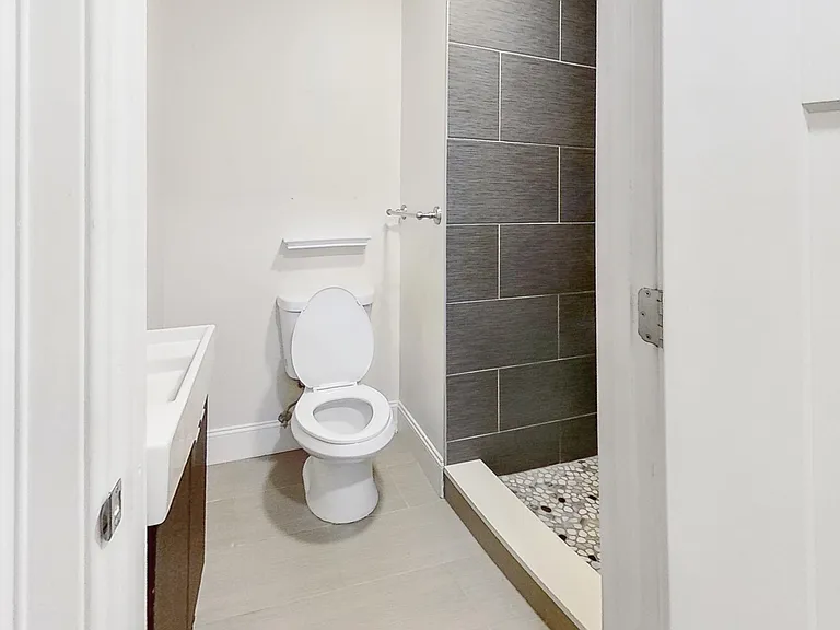 21 Caldwell St #1 — Photo 5