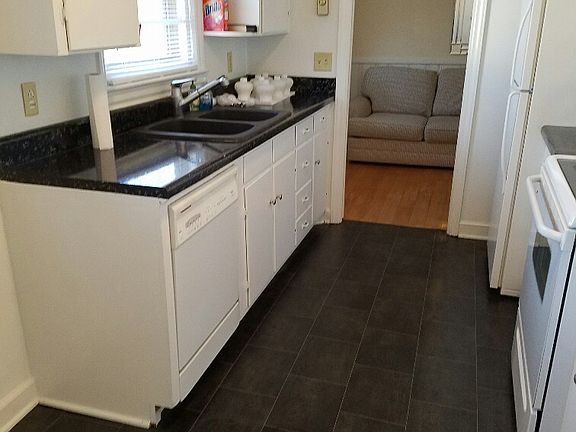 3rd image of 216 Parkwood Ave