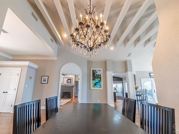 5th image of 208 Northcliffe Dr