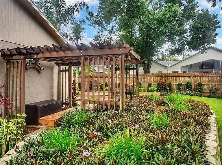 1017 Butler Creek Ct — Photo 16