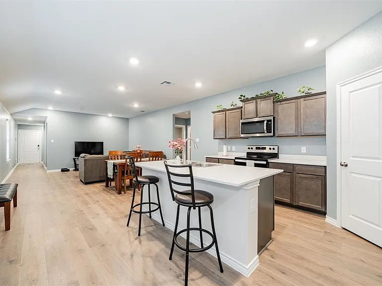 807 Sunrise Ln — Photo 11