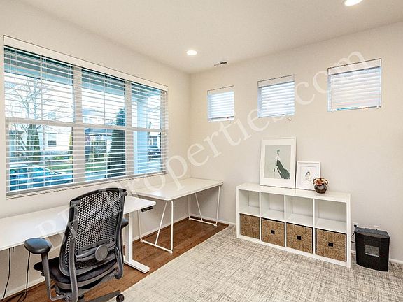 4th image of 4921 S 325th Ct