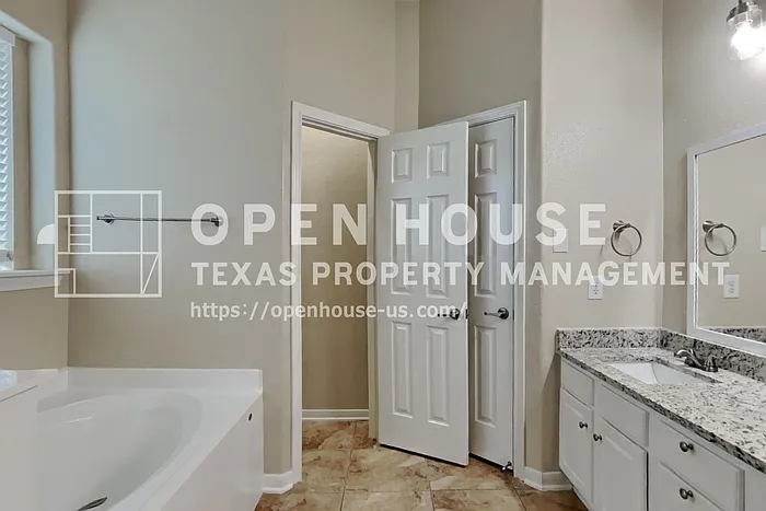 12419 Adams Ridge Ln — Photo 9