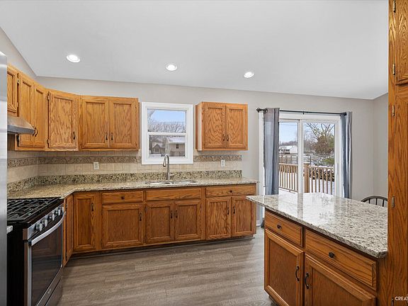 5th image of 1065 Linda Ln