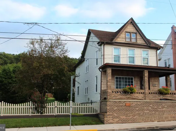 1009 E Grand Ave, Tower City, PA 17980