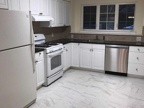 3rd image of 309 Undercliff Ave #309