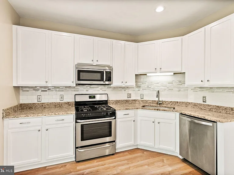 10032 Moxleys Ford Ln — Photo 12