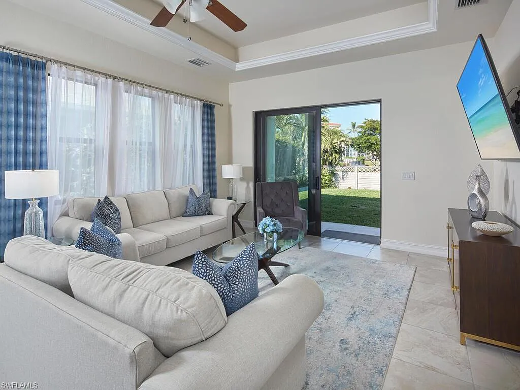 3 bed, 3.5 bath, 2221 sqft, $8,000 — Photo 2