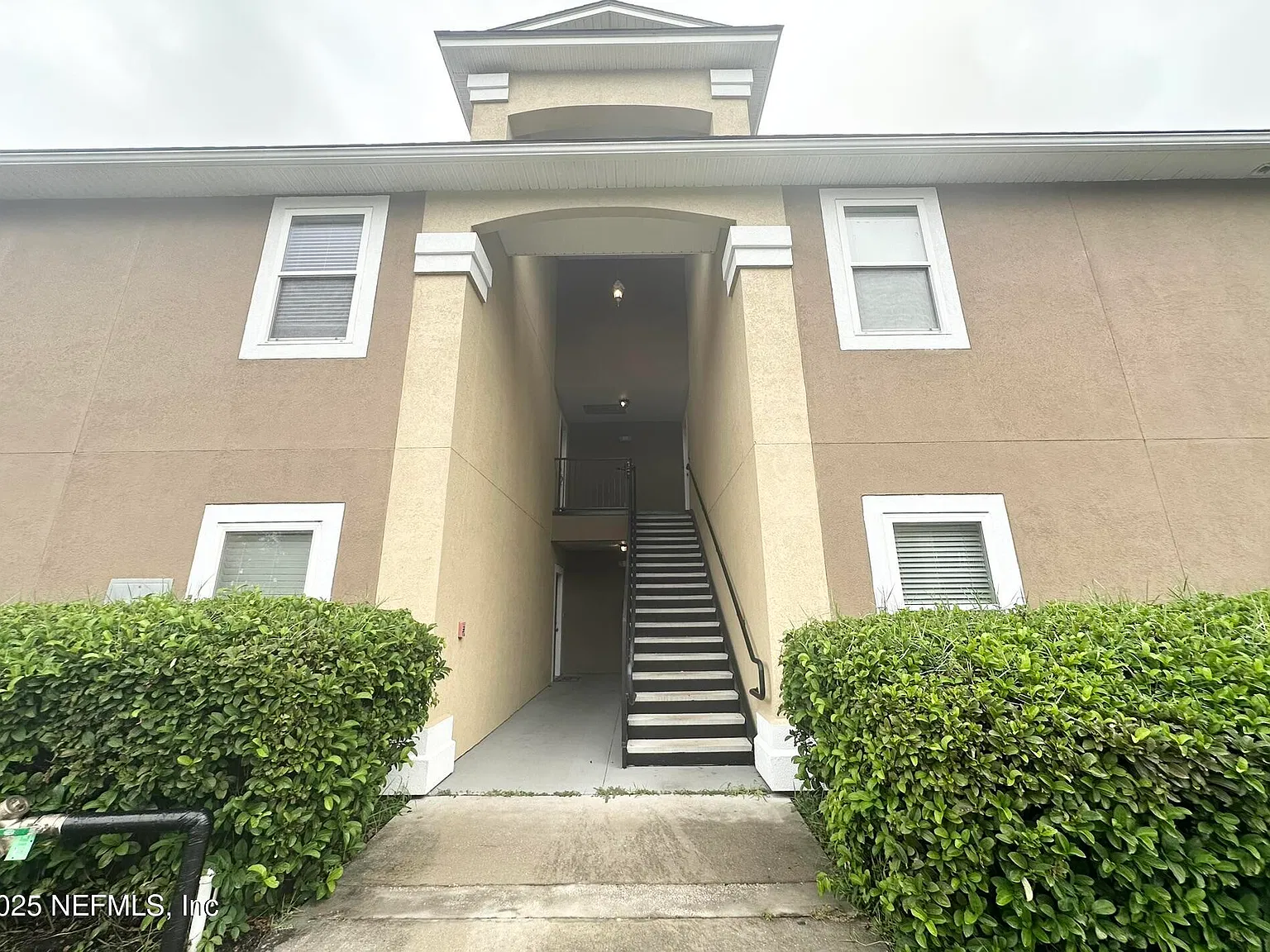 3 bed, 2.0 bath, 1157 sqft, $1,400 — Photo 2