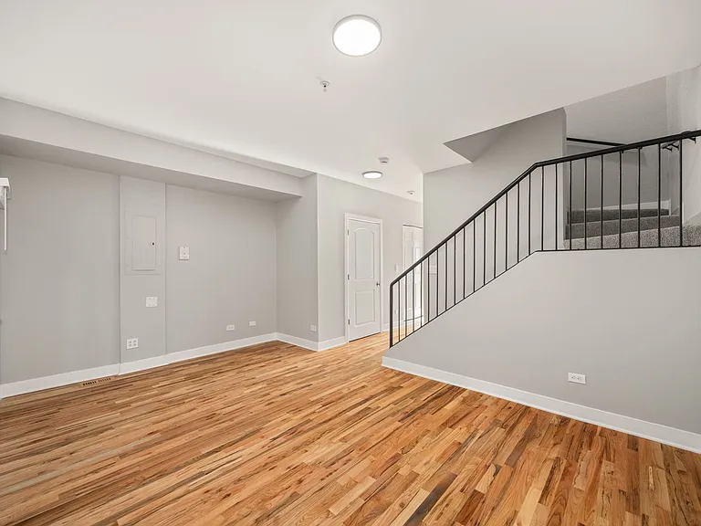 2300 S Central Ave #11 — Photo 4