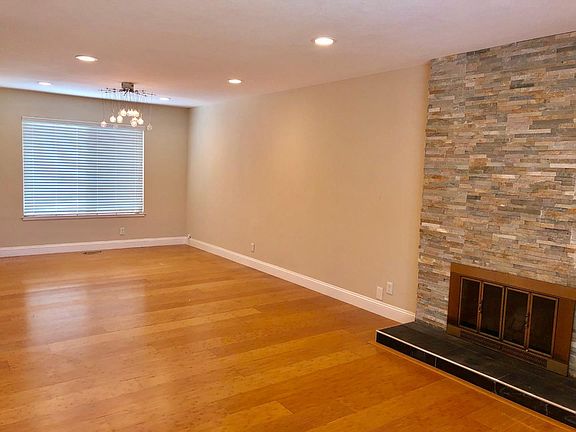 5th image of 3106 Leisure Ct