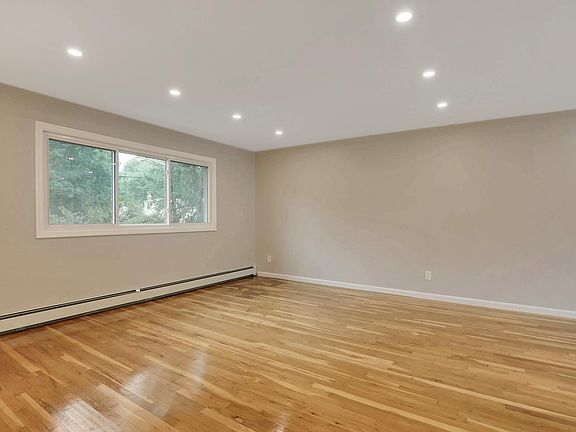 4th image of 40 Lawn St