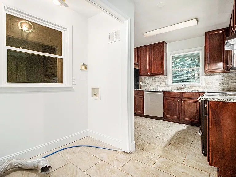 1686 Derrill Dr — Photo 10