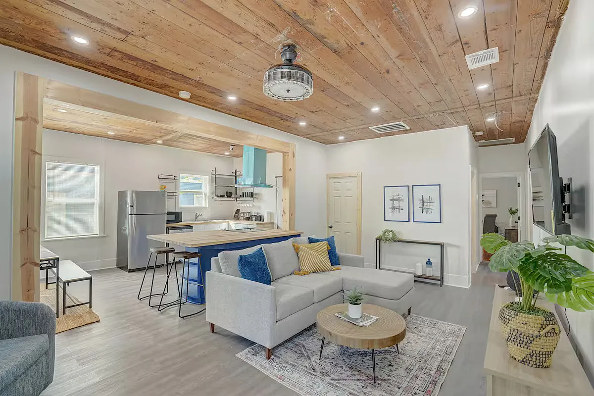 3 bed, $3,000 — Photo 1