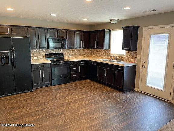 3rd image of 7100 Blue Stream Ct