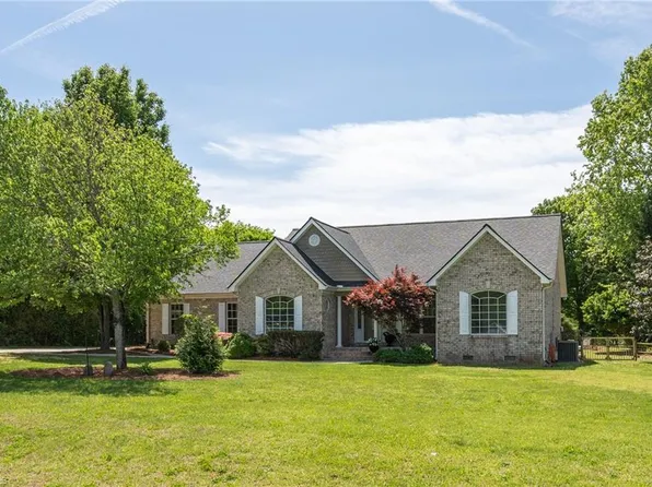 203 Steeple View Dr, Randleman, NC 27317