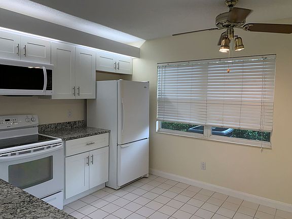 4th image of 2526 SW Danbury Ln