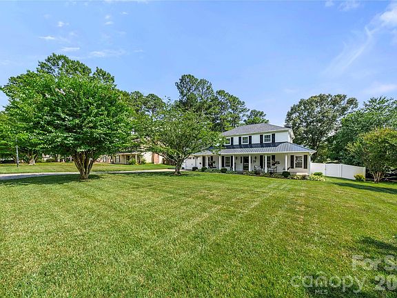 3rd image of 1401 Rivermont Dr