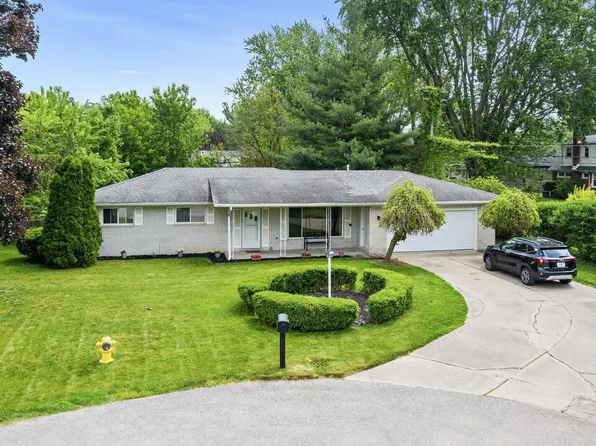 38476 Manchester St, Clinton Township, MI 48036