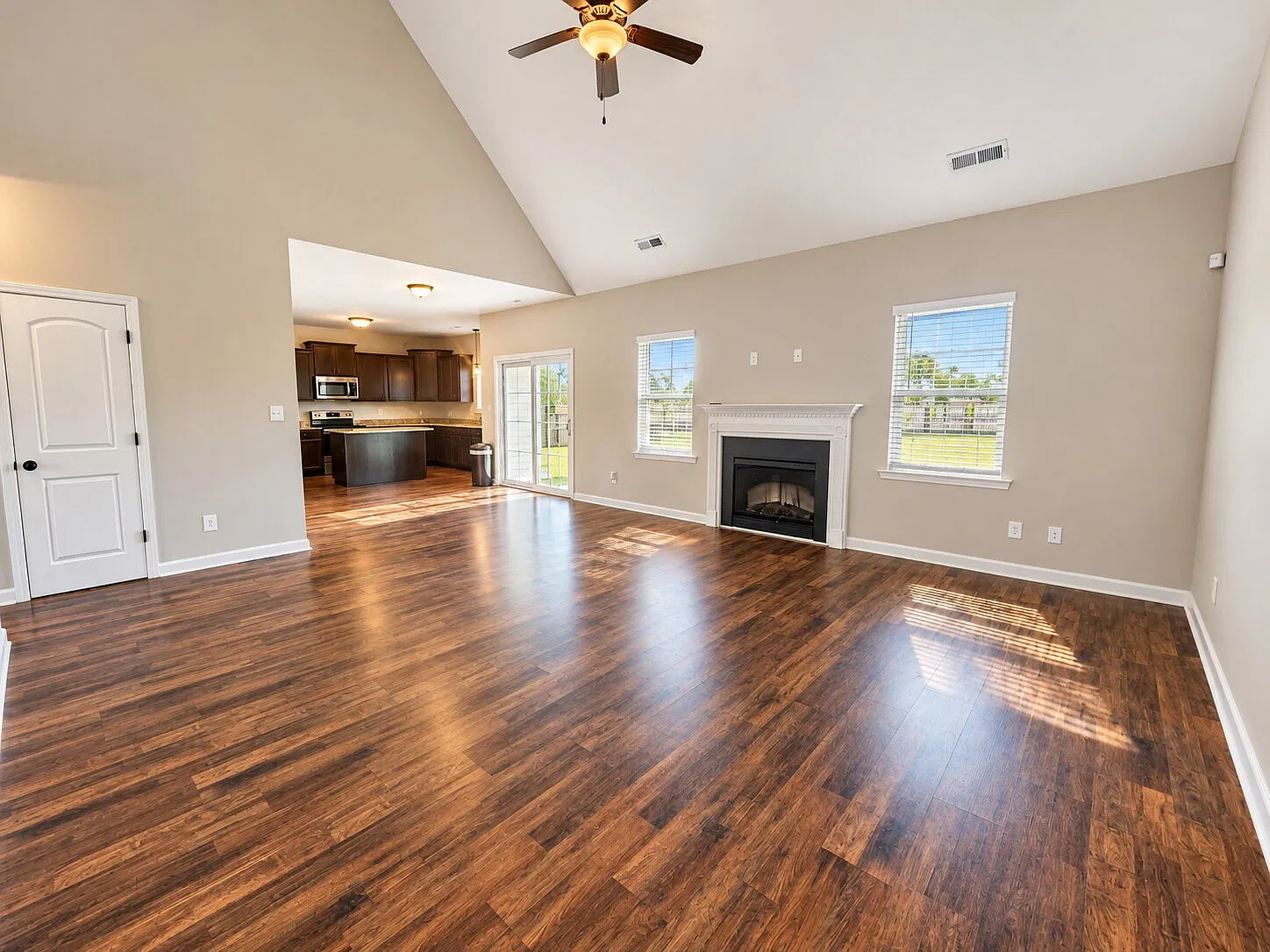 3 bed, 2.5 bath, $1,895 — Photo 2
